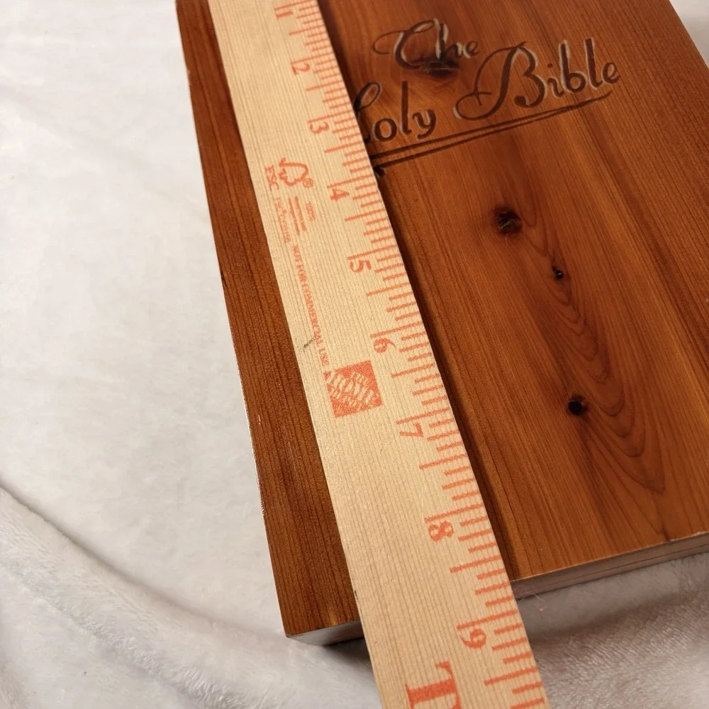 Vintage 1976‎ Memorial Protestant Edition Holy Bible In Cedar Wood Box USA Read